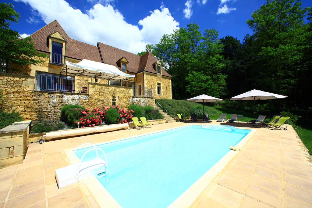location-vacances-dordogne-perigord-noir-chambres-d-hotes-gites-de-charme-la-perigourdine-et-sa-terrasse.jpg